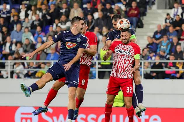 Serbia, Backa Topola, 26.10.2023, , TSC Backa Topola - SC Freiburg - UEFA Europa League 2023 2024 - Group A, Vincenzo Grifo (SC Freiburg) und Goran Antonic (TSC Backa Topola) battle for the ball Backa Topola