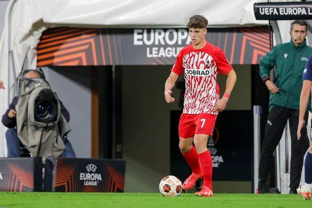 Serbia, Backa Topola, 26.10.2023, , TSC Backa Topola - SC Freiburg - UEFA Europa League 2023 2024 - Group A, Noah Weisshaupt (SC Freiburg) controls the ball Backa Topola