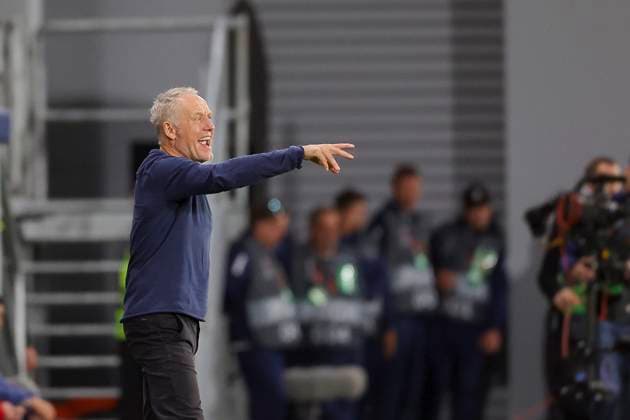Serbia, Backa Topola, 26.10.2023, , TSC Backa Topola - SC Freiburg - UEFA Europa League 2023 2024 - Group A, Trainer Christian Streich (SC Freiburg) gestures Backa Topola