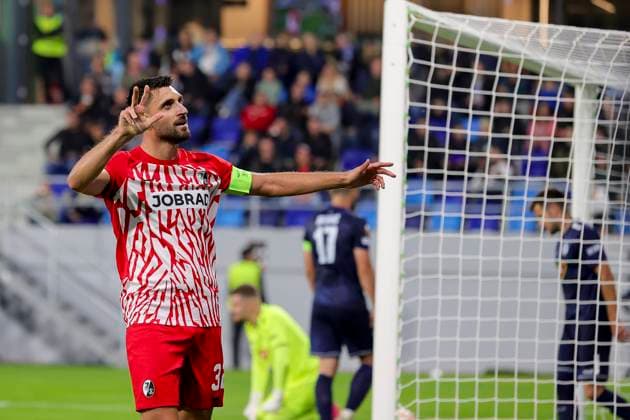 Serbia, Backa Topola, 26.10.2023, , TSC Backa Topola - SC Freiburg - UEFA Europa League 2023 2024 - Group A, Vincenzo Grifo (SC Freiburg) celebrates after scoring his team s third goal Backa Topola
