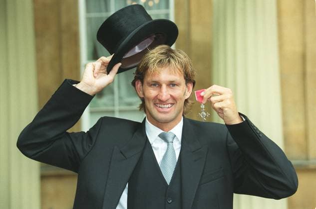 TONY ADAMS, MBE British Footballer Arsenal FC and England International Pictured at Buckingham Palace after receiving his MBE. COMPULSORY CREDIT: UPPA Photoshot Photo UM 016382 E 14.07.1999 TONY ADAMS, MBE British Footballer Arsenal FC and England International Pictured at Buckingham Palace after receiving his MBE. COMPULSORY CREDIT: Talking Photoshot Photo UM 016382 E 14.07.1999, Credit:Photoshot Avalon United Kingdom  Copyright: xPhotoshotx xAvalonx 0504203484