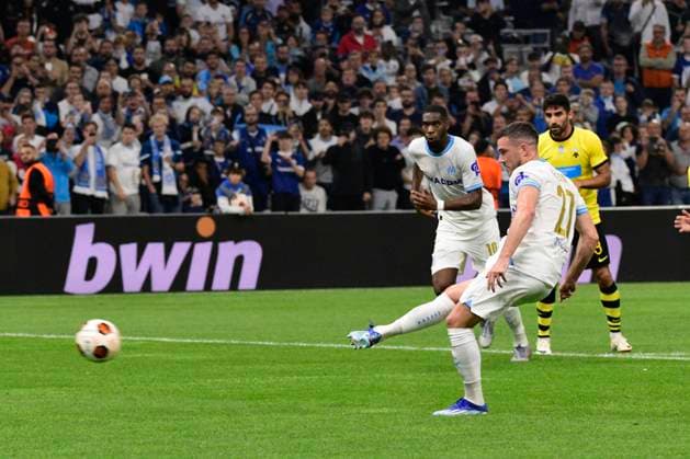MARSEILLE, FRANCE : penalty Valentin RONGIER (OM) Olympique de Marseille vs. AEK Athens FC lors de la phase de groupes de l™UEFA Europa League au stade Orange Velodrome, le 26 octobre 2023. MARSEILLE, FRANCE : OM vs. AEK Athens FC during the group phase of the UEFA Europa League in the Orange Velodrome Stadium on October 26th, 2023. FOOTBALL : Olympique de Marseille vs. AEK Athens FC - Europa League ValentinaClaret Panoramic 
