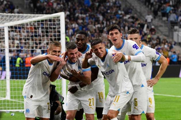 Sport Bilder des Tages MARSEILLE, FRANCE : Celebration Olympique de Marseille vs. AEK Athens FC lors de la phase de groupes de l™UEFA Europa League au stade Orange Velodrome, le 26 octobre 2023. MARSEILLE, FRANCE : OM vs. AEK Athens FC during the group phase of the UEFA Europa League in the Orange Velodrome Stadium on October 26th, 2023. FOOTBALL : Olympique de Marseille vs. AEK Athens FC - Europa League ValentinaClaret Panoramic 