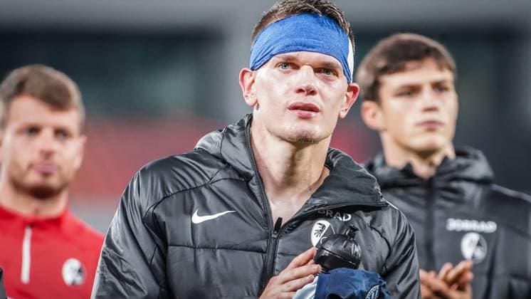 Matthias Ginter ( 28 SC Freiburg ) am Kopf verletzt hat bis zum Ende gespielt 26.10.2023; Backa Topola, Serbien - FK TSC Backa Topola vs. SC Freiburg - UEFA EUROPA LEAGUE 2023 2024 TSC Arena Backa Topolya, Fussball, Herren
