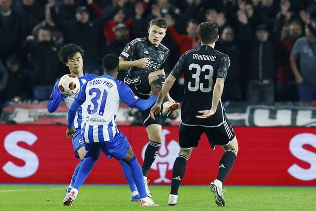 BRIGHTON, 26-10-2023, American Express stadium. UEFA Europa League Football, season 2023-2024. Match between Brighton and Ajax. Ajax player Anton Gaaei Brighton player Kaoru Mitoma (L) Brighton - Ajax  x22908589x Copyright: