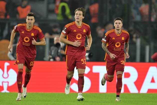 Foto Alfredo Falcone LaPresse 26 Ottobre 2023 - Roma, Italia - calcio - Roma vs Slavia Praga - Uefa Europa League 2023-2024 Girone G - Stadio Olimpico di Roma. Nella foto: esultanza Edoardo Bove (52 AS Roma) Foto Alfredo Falcone LaPresse October 26, 2023 Rome, Italy - sport, soccer - Roma vs Slavia Praga - Uefa Europe League 2023-2024 Group G - Olimpic Stadium & xee;n Rome. In the pic: Edoardo Bove (52 AS Roma) celebrates  Copyright: xAlfredoxFalcone LaPressex
