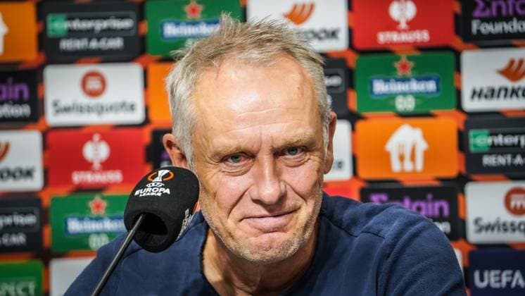 Trainer Christian Streich ( SC Freiburg ) bei der Pressekonferenz 26.10.2023; Backa Topola, Serbien - FK TSC Backa Topola vs. SC Freiburg - UEFA EUROPA LEAGUE 2023 2024 TSC Arena Backa Topolya, Fussball, Herren