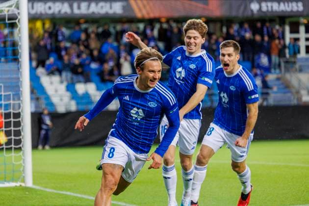 Europa League i fotball 2023: Molde - BK H?cken (5-1) Molde 20231026. Moldes Fredrik Gulbrandsen feirer 1-0 under Europa League kampen i fotball mellom Molde og BK H?cken pa Aker Stadion. Bak jubler Emil Breivik og Kristoffer Haugen (th). Foto: Svein Ove Ekornesvag NTB Molde Norge EDITORIAL USE ONLY. RESTRICTED USE FOR BETTING COMPANIES Ref:_SPORC9-nsK_Syk.jpg  Copyright: xSveinxOvexEkornesvagx xNTBx