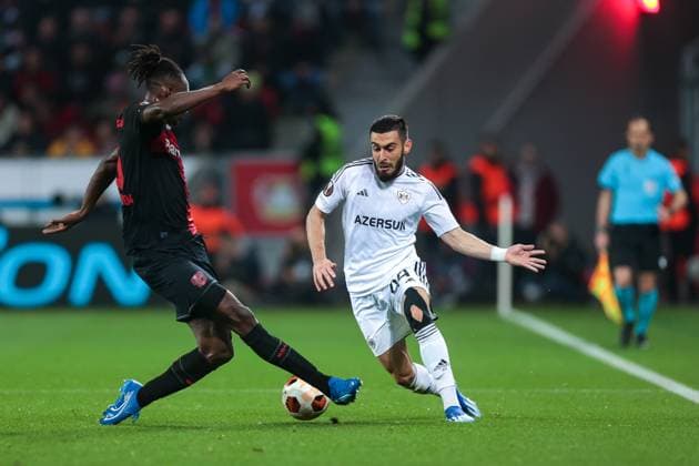 26.10.2023, Fussball, Saison 2023 2024, UEFA Europa League, Gruppenphase, 3. Spieltag, Bayer 04 Leverkusen - Qarabag Agdam, v. l. Odilon Kossounou (Bayer 04 Leverkusen), Elvin Jafarguliyev (Qarabag Agdam), Leverkusen BayArena NRW Deutschland xRHR-FOTO DEx Copyright: DennisxEwert RHR-FOTOx RHR-FOTO DE