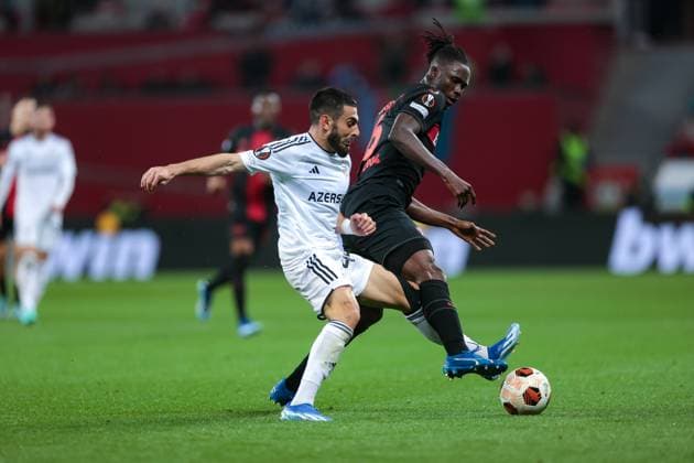 26.10.2023, Fussball, Saison 2023 2024, UEFA Europa League, Gruppenphase, 3. Spieltag, Bayer 04 Leverkusen - Qarabag Agdam, v. l. Elvin Jafarguliyev (Qarabag Agdam), Odilon Kossounou (Bayer 04 Leverkusen), Leverkusen BayArena NRW Deutschland xRHR-FOTO DEx Copyright: DennisxEwert RHR-FOTOx RHR-FOTO DE