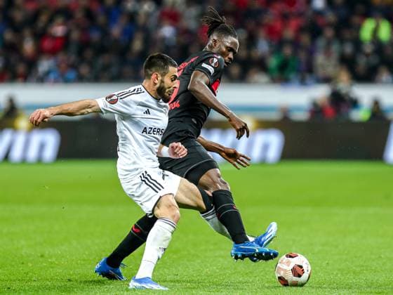 Elvin Jafarguliyev (Qarabag Agdam, 44) im Zweikampf gegen Edmond Faycial Tapsoba (Bayer 04 Leverkusen, 12), GER, Bayer 04 Leverkusen vs. Qarabag Agdam, UEFA Europa League 2023 24, Gruppenphase, 3. Spieltag, 26.10.2023, GER, Bayer 04 Leverkusen vs. Qarabag Agdam, UEFA Europa League 2023 24, Gruppenphase, 3. Spieltag, 26.10.2023, Foto: Eibner-Pressefoto Gabriel Boia Leverkusen Copyright: xGabrielxBoiax EP_EER