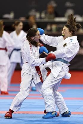 Bilder des Jahres 2023, Sport 10 Oktober Sport Themen der Woche KW43 Sport Bilder des Tages Madeleine Schröter, GER (blue), and an Ukrainian player (unknown due to unprofessional organisation) during female s team kumite at 2023 karate world championships in Budapest; 26 10 2023; *** Madeleine Schröter, GER blue , and an Ukrainian player unknown due to unprofessional organization during female s team kumite at 2023 karate world championships in Budapest 26 10 2023 
