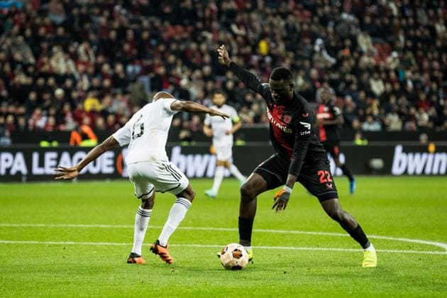 UEFA Europa League, Bayer 04 Leverkusen - Qarabag Agdam; 26.10.2023 Zweikampf Julio Romao (Qarabag Agdam, 6), Victor Boniface (Bayer 04 Leverkusen, 22) UEFA Europa League, Bayer 04 Leverkusen - Qarabag Agdam, BayArena Leverkusen am 26.10.2023 Copyright: xBEAUTIFULxSPORTS Wunderlx
