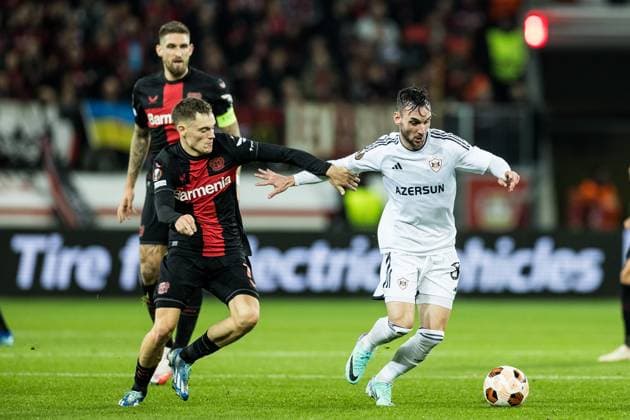 UEFA Europa League, Bayer 04 Leverkusen - Qarabag Agdam; 26.10.2023 Zweikampf Florian Wirtz (Bayer 04 Leverkusen, 10), Marko Jankovic (Qarabag Agdam, 8) UEFA Europa League, Bayer 04 Leverkusen - Qarabag Agdam, BayArena Leverkusen am 26.10.2023 Copyright: xBEAUTIFULxSPORTS Wunderlx
