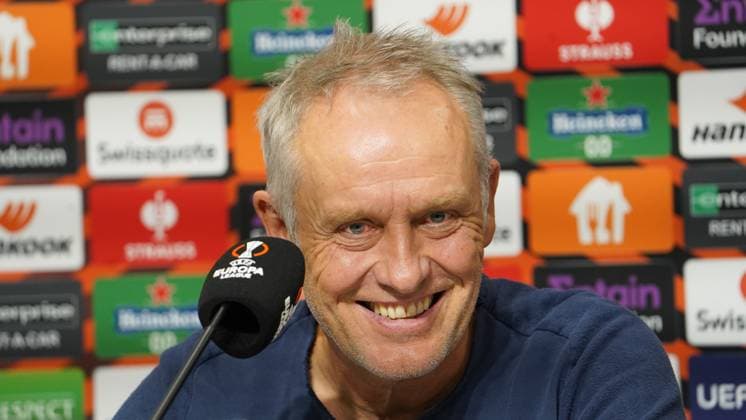Sport Bilder des Tages TSC Backa Topola - SC Freiburg Freiburgs Trainer Christian Streich - 26.10.2023; Serbien - Fußball: Uefa Europa League, TSC Backa Topola - SC Freiburg, Gruppenphase, Gruppe A, 3. Spieltag, TSC Arena