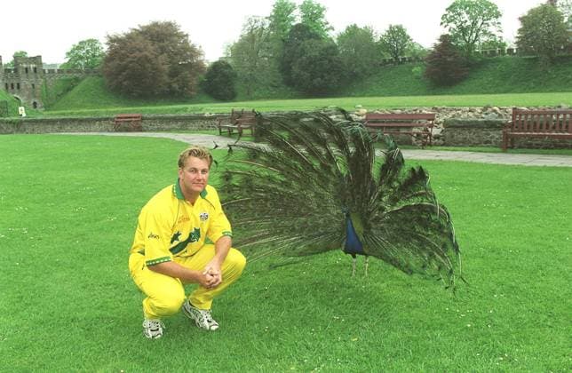 SHANE LEE Australian Test Cricketer Member of the 1999 Australian World Cup Team. (Attending a photo-call at Cardiff Castle) Pictured with a PEACOCK. COMPULSORY CREDIT: UPPA Photoshot Photo URM 016105 D-05 05.05.1999 SHANE LEE Australian Test Cricketer Member of the 1999 Australian World Cup Team. (Attending a photo-call at Cardiff Castle) Pictured with a PEACOCK. COMPULSORY CREDIT: Talking Photoshot Photo URM 016105 D-05 05.05.1999, Credit:Photoshot Avalon United Kingdom  Copyright: xPhotoshotx xAvalonx 0504270262