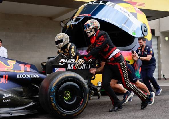 Sport Bilder des Tages Red Bull Racing atmosphere during the 2023 Formula 1 Grand Premio de la Ciudad de Mexico, 19th round of the 2023 Formula One World Championship, WM, Weltmeisterschaft from October 27 to 29, 2023 on the Autodromo Hermanos Rodriguez, in Mexico City, Mexico - F1 - MEXICO CITY GRAND PRIX 2023 DPPI Panoramic  F12023GP20MEX_JK215027