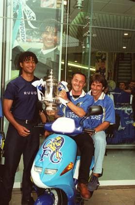 Left to Right:- RUUD GULLIT Player Manger, Chelsea FC Former Holland International: DENNIS WISE Chelsea FC and England International: GIANFRANCO ZOLA Chelsea FC and Italy International (Seen at the opening of the Chelsea FC Megastore) Pictured w Left to Right:- RUUD GULLIT Player Manger, Chelsea FC Former Holland International: DENNIS WISE Chelsea FC and England International: GIANFRANCO ZOLA Chelsea FC and Italy International (Seen at the opening of the Chelsea FC Megastore) Pictured with SCOOTER, bearing the CFC logo, holding the FA CUP. COMPULSORY CREDIT: Talking Photoshot Photo UGL 013549 A-07 24.07.1997, Credit:Photoshot Avalon United Kingdom  Copyright: xPhotoshotx xAvalonx 0504329789