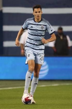 KANSAS CITY, KS - OCTOBER 25: Sporting Kansas City forward Daniel Salloi (20) in the second half of an MLS, Fussball Herren, USA playoff match between the San Jose Earthquakes and Sporting Kansas City on Oct 25, 2023 at Children™s Mercy Park in Kansas City, KS. (Photo by Scott Winters Icon Sportswire) SOCCER: OCT 25 MLS Cup Playoffs - Sporting Kansas City vs San Jose Earthquakes EDITORIAL USE ONLY Icon2310250366