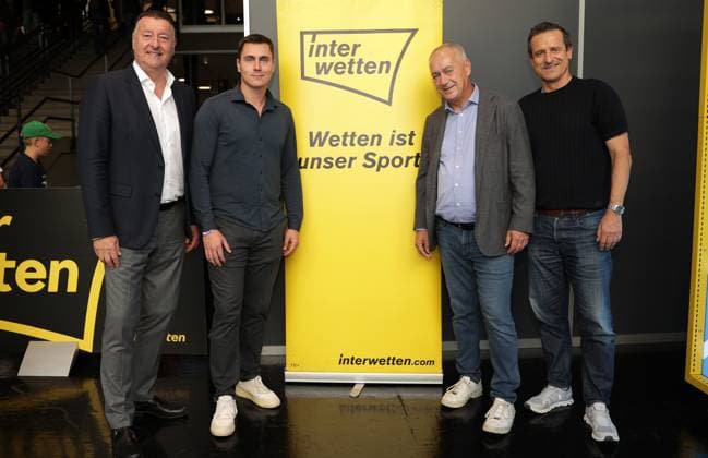 TENNIS - ATP, Tennis Herren Erste Bank Open VIENNA,AUSTRIA,27.OCT.23 - TENNIS - ATP World Tour, Erste Bank Open. Image shows Edwin Weindorfer (emotion), Marcel Fabian, Wolfgang Fabian (interwetten) and Alexander Antonitsch.  GEPAxpictures xWalterxLuger