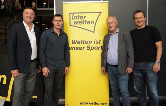 TENNIS - ATP, Tennis Herren Erste Bank Open VIENNA,AUSTRIA,27.OCT.23 - TENNIS - ATP World Tour, Erste Bank Open. Image shows Edwin Weindorfer (emotion), Marcel Fabian, Wolfgang Fabian (interwetten) and Alexander Antonitsch.  GEPAxpictures xWalterxLuger