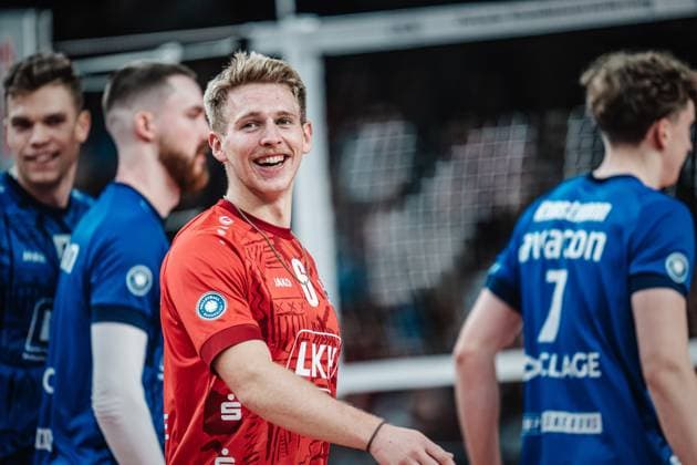 Volleyball Herren Saison 2023 2024 Volleyball-Bundesliga SVG Lüneburg vs. Energiequelle Netzhoppers KW 27.10.2023 Gage Thomas Worsley ( 6, SVG Lüneburg) lächelt Lüneburg LKH Arena Niedersachsen Deutschland