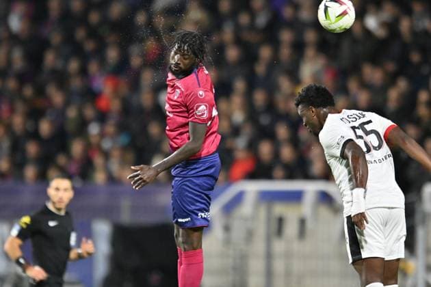 Shamar Nicholson (clermont) vs Youssuf Ndayismiye (nice) FOOTBALL : Clermont Foot vs OGC Nice - Ligue 1 Uber Eats - 27 10 2023 FredericChambert Panoramic 