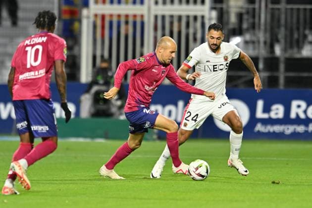 johan Gastien (clermont) vs Gaetan Laborde (nice) FOOTBALL : Clermont Foot vs OGC Nice - Ligue 1 Uber Eats - 27 10 2023 FredericChambert Panoramic 
