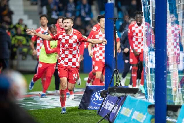 Bilder des Jahres 2023, Sport 10 Oktober Sport Themen der Woche KW43 Sport Bilder des Tages Bundesliga, VfL Bochum - 1. FSV Mainz 05, 27.10.2023 Tom Krauss (1. FSV Mainz 05, 14) bejubelt sein spaetes Tor. 1. Fussball Bundesliga, VfL Bochum - 1. FSV Mainz 05, Bundesliga, 9. Spieltag, am 27.10.2023, Vonovia-Ruhrstadion, Bochum DFL regulations prohibit any use of photographs as image sequences and or quasi-video *** Bundesliga, VfL Bochum 1 FSV Mainz 05, 27 10 2023 Tom Krauss 1 FSV Mainz 05, 14 cheers his late goal 1 Football Bundesliga, VfL Bochum 1 FSV Mainz 05, Bundesliga, 9 Spieltag, on 27 10 2023, Vonovia Ruhrstadion, Bochum DFL regulations prohibit any use of photographs as image sequences and or quasi video Copyright: xBEAUTIFULxSPORTS Meuselx