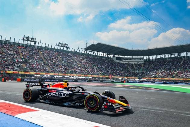 11 PEREZ Sergio (mex), Red Bull Racing RB19, action during the 2023 Formula 1 Grand Premio de la Ciudad de Mexico, 19th round of the 2023 Formula One World Championship, WM, Weltmeisterschaft from October 27 to 29, 2023 on the Autodromo Hermanos Rodriguez, in Mexico City, Mexico - F1 - MEXICO CITY GRAND PRIX 2023 DPPI Panoramic  00123042_GOOD0812