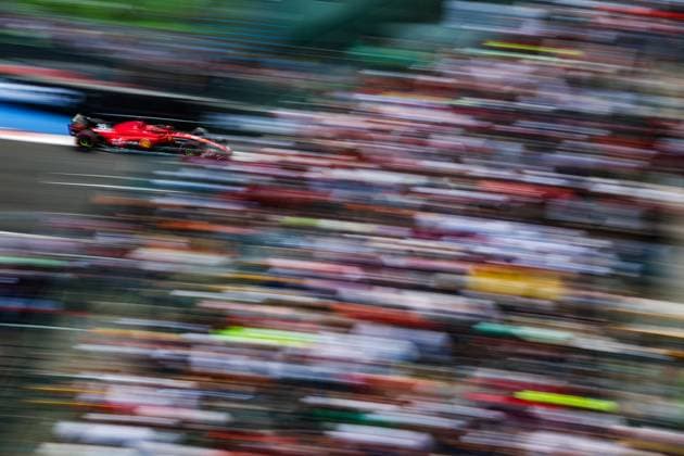 16 LECLERC Charles (mco), Scuderia Ferrari SF-23, action during the 2023 Formula 1 Grand Premio de la Ciudad de Mexico, 19th round of the 2023 Formula One World Championship, WM, Weltmeisterschaft from October 27 to 29, 2023 on the Autodromo Hermanos Rodriguez, in Mexico City, Mexico - F1 - MEXICO CITY GRAND PRIX 2023 DPPI Panoramic  00123042_G0OD3476