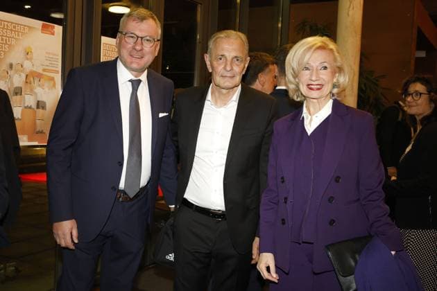 Jörg Jakob (Kicker Chefredakteur), Kark Heinz Körbel und Der.Julia Lehner ( 2.Oberbürgermeister Stadt Nürnberg) Deutscher Fussball Kulturpreis 2023 Nürnberg Copyright: xZichyx Eibner-Pressefotox EP_rzy