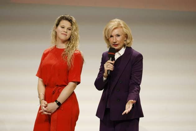 Lea Paulick (1.FCN Frauen Bundesliga) und Dr.Julia Lehner (2.Oberbürgermeisterin Stadt Nürnberg) Deutscher Fussball Kulturpreis 2023 Nürnberg Copyright: xZichyx Eibner-Pressefotox EP_rzy