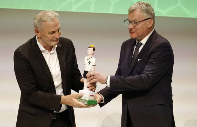 Jörg Jakob(re) Kicker Chefredakteur, überreichte den Walter Bensemann-Preis 2023 an Karl Heinz Körbel Deutscher Fussball Kulturpreis 2023 Nürnberg Copyright: xZichyx Eibner-Pressefotox EP_rzy