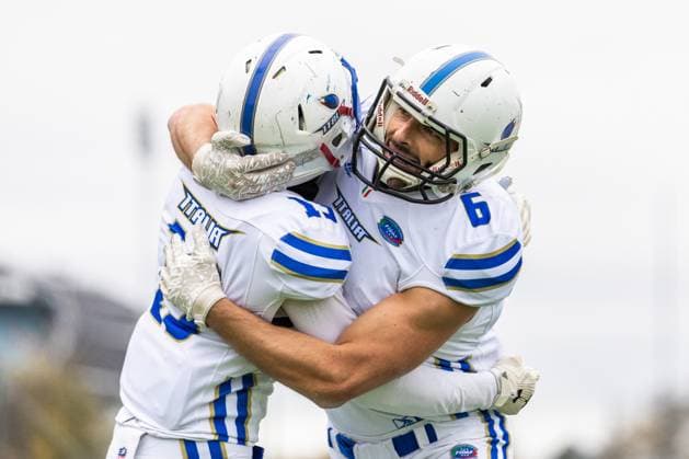 231028 Simone Boni and Tommaso Finadri of Italy celebrates during the IFAF European Championship, EM, Europameisterschaft Bronze Medal Game between Sweden and Italy on October 28, 2023 in Gothenburg. Photo: Michael Erichsen BILDBYRAN COP 89 MI0562 american football sweden - italy ifaf european championship bronze medal game bbeng sweden sverige italy italia italien jubel Copyright: MICHAELxERICHSEN BB231028MI018