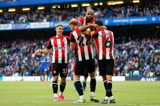 Sport Themen der Woche KW43 Sport Bilder des Tages Chelsea v Brentford Premier League Bryan Mbeumo of Brentford celebrates scoring the second goal during the Premier League match between Chelsea and Brentford at Stamford Bridge, London Copyright: xMarkxDxFullerx FIL-19174-0024 UK Newspapers OUT