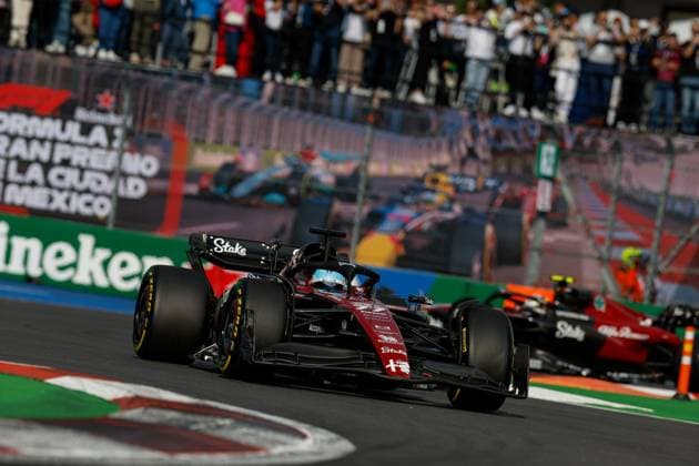 77 BOTTAS Valtteri (fin), Alfa Romeo F1 Team Stake C43, action during the 2023 Formula 1 Grand Premio de la Ciudad de Mexico, 19th round of the 2023 Formula One World Championship, WM, Weltmeisterschaft from October 27 to 29, 2023 on the Autodromo Hermanos Rodriguez, in Mexico City, Mexico - F1 - MEXICO CITY GRAND PRIX 2023 DPPI Panoramic  00123042_F12023GP20MEX_JK218894