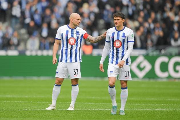 2. Fussball Bundesliga, Hertha BSC vs SC Paderborn 07. Berlin, 28.10.2023 Toni Leistner (Hertha BSC, 37), Fabian Reese (Hertha BSC, 11) 2. Fussball Bundesliga, Hertha BSC vs SC Paderborn 07, Olympiastadion, Berlin, 28.10.2023 DFL REGULATIONS PROHIBIT ANY USE OF PHOTOGRAPHS AS IMAGE SEQUENCES AND OR QUASI-VIDEO. Copyright: xBEAUTIFULxSPORTS LucianoxLimax