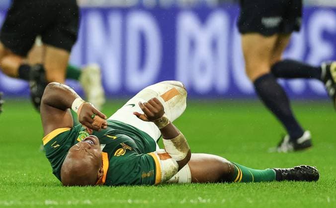 Sport Themen der Woche KW43 2023 Rugby World Cup Final, Stade de France, Paris, France 28 10 2023 New Zealand vs South Africa South Africa™s Bongi Mbonambi goes down injured Bongi Mbonambi goes down injured 28 10 2023  Copyright: x INPHO JamesxCrombiex 032A5127 copy