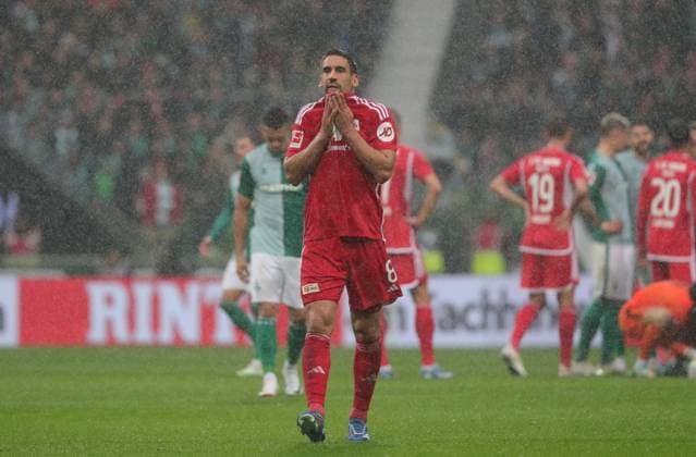 Sport Themen der Woche KW43 Sport Bilder des Tages GER, 1.FBL SV Werder Bremen vs. 1.FC Union Berlin 28.10.2023, wohninvest Weserstadion, Bremen, GER, 1.FBL SV Werder Bremen vs. 1.FC Union Berlin im Bild picture shows Rani Khedira (1.FC Union Berlin 08) verlaessten Platz nach Roter Karte *** GER, 1 FBL SV Werder Bremen vs 1 FC Union Berlin 28 10 2023, wohninvest Weserstadion, Bremen, GER, 1 FBL SV Werder Bremen vs 1 FC Union Berlin in picture shows Rani Khedira 1 FC Union Berlin 08 left place after red card nordphotoxGmbHx xTauchnitz nph00059