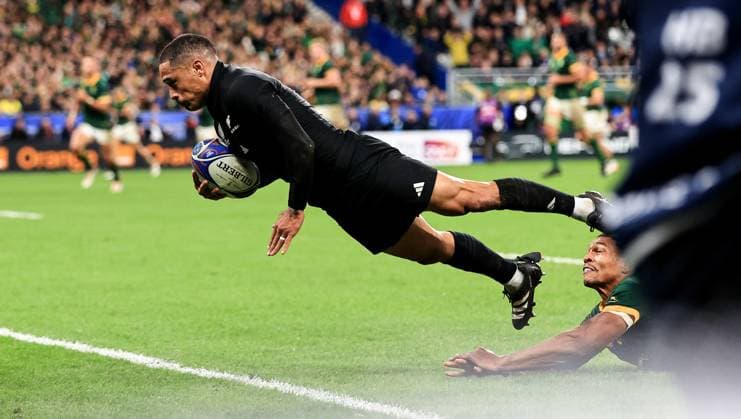 Sport Themen der Woche KW43 Sport Bilder des Tages 2023 Rugby World Cup Final, Stade de France, Paris, France 28 10 2023 New Zealand vs South Africa New Zealand™s Aaron Smith scores a try that was later disallowed due to an earlier knock on Aaron Smith scores a try that was later disallowed due to an earlier knock on 28 10 2023  Copyright: x INPHO DanxSheridanx B39I9772