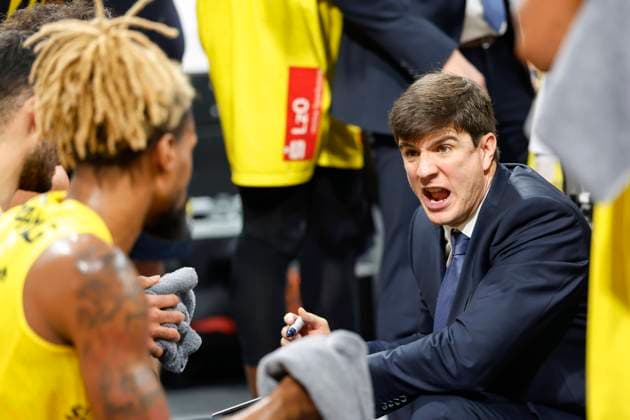 Headcoach Cheftrainer Pedro Calles (EWE Baskets Oldenburg) in Aktion Bamberg Baskets - EWE Baskets Oldenburg easyCredit-BBL Basketball Bundesliga Saison 2023 24 Spieltag 5 27.10.2023, Brose Arena Bamberg Foto: Daniel Löb Loeb Copyright: DanielxLöb