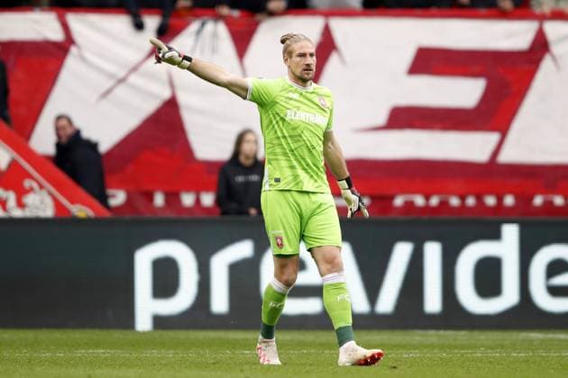ENSCHEDE - FC Twente goalkeeper Lars Unnerstall during the Dutch Eredivisie match between FC Twente and Feyenoord at Stadion De Grolsch Veste on October 29, 2023 in Enschede, Netherlands. ANP BART STOUTJESDIJK Dutch Eredivisie 2023 2024 xVIxANPxSportx xxANPxIVx 482446597 originalFilename: 482446597.jpg
