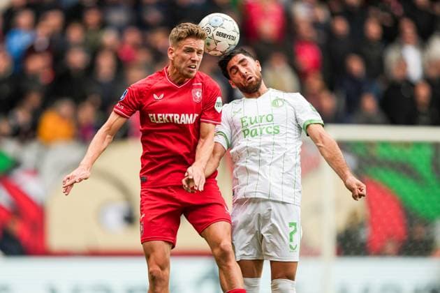 Eredivisie: FC Twente v Feyenoord Enschede - Gijs Smal of FC Twente, Alireza Jahanbakhsh of Feyenoord during the match between FC Twente v Feyenoord at De Grolsch Veste on 29 October 2023 in Enschede, Netherlands. Copyright: xTomxBodex