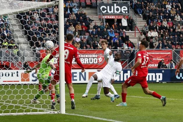 ENSCHEDE - Lutsharel Geertruida of Feyenoord (C) scores the 1-2 during the Dutch Eredivisie match between FC Twente and Feyenoord at De Grolsch Veste Stadium on October 29, 2023 in Enschede, Netherlands. ANP BART STOUTJESDIJK Dutch Eredivisie 2023 2024 xVIxANPxSportx xxANPxIVx 482451941 originalFilename: 482451941.jpg