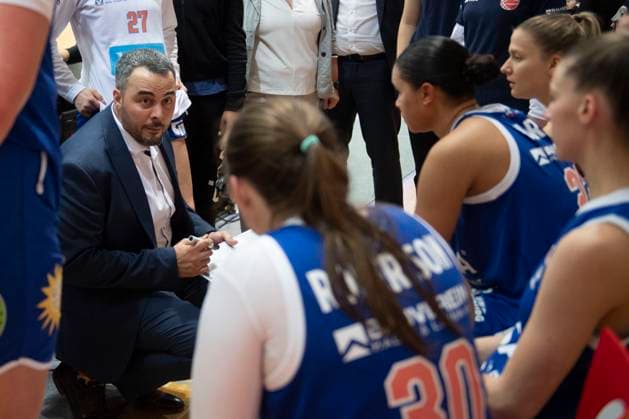 Halle, Deutschland 29. Oktober 2023: 1.BBL - Damen - 2023 2024 - Gisa Lions MBC vs. Inexio Roals Saarlouis v.li.Trainer Timur Topal (Halle) SWH.arena Sachsen Anhalt Copyright: xFotostandx xxBallaschx
