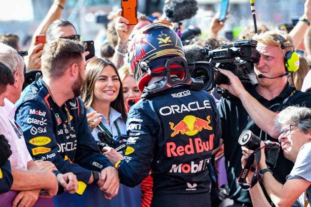 Formel 1 GP USA Austin Texas. Sonntag 22.10.2023 Max Verstappen (NED) Red Bull Racing mit seiner Partnerin Kelly Piquet; Formel 1 GP USA Austin Texas. Sonntag 22.10.2023 Copyright: xBEAUTIFULxSPORTS Erlhofx