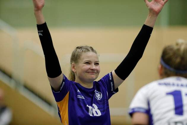 Volleyball Hessen - 2. Bundesliga - Süd Frauen 29.10.2023 TG Bad Soden (ws) - VC Wiesbaden II (rot) v.l. Simona Budryte (TG Bad Soden - Nr. 18) TG Bad Soden - VC Wiesbaden II