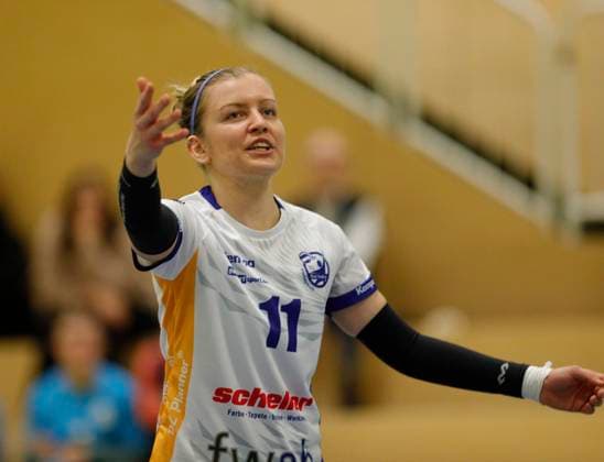 Volleyball Hessen - 2. Bundesliga - Süd Frauen 29.10.2023 TG Bad Soden (ws) - VC Wiesbaden II (rot) v.l. Monika Dolezajova (TG Bad Soden - Nr. 11) TG Bad Soden - VC Wiesbaden II
