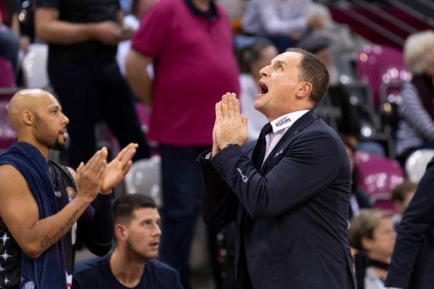 Head Coach Nikola MARKOVIC (CRA, mi.), rufen, Geste, Haende zum Beten, Blick nach oben. Endstand 90:68, Basketball 1.Bundesliga Telekom Baskets Bonn-HAKRO Merlins Crailsheim BON vs CRA 5. Spieltag, im T E L E K O M D O M E, am 28.10.2023 Â
